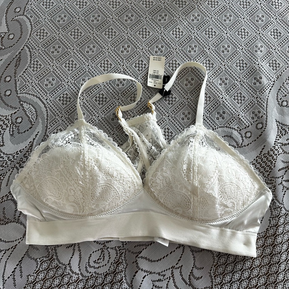 NWT ARIE SIZE 36C Elegant Lace Bralette in White